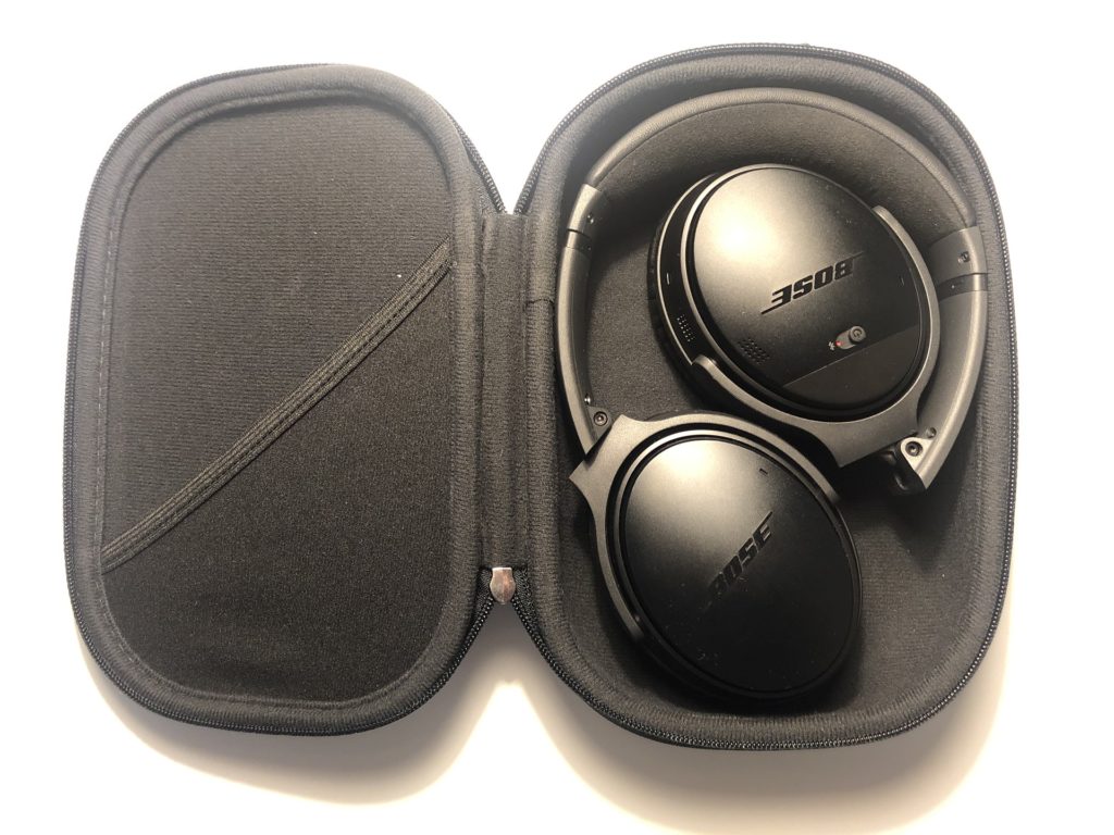 Bose QC II kulaklık ve çantası